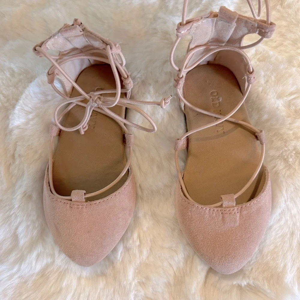 Old Navy baby girl lace up pink ankle ballet flats in Size‎ 5.  E